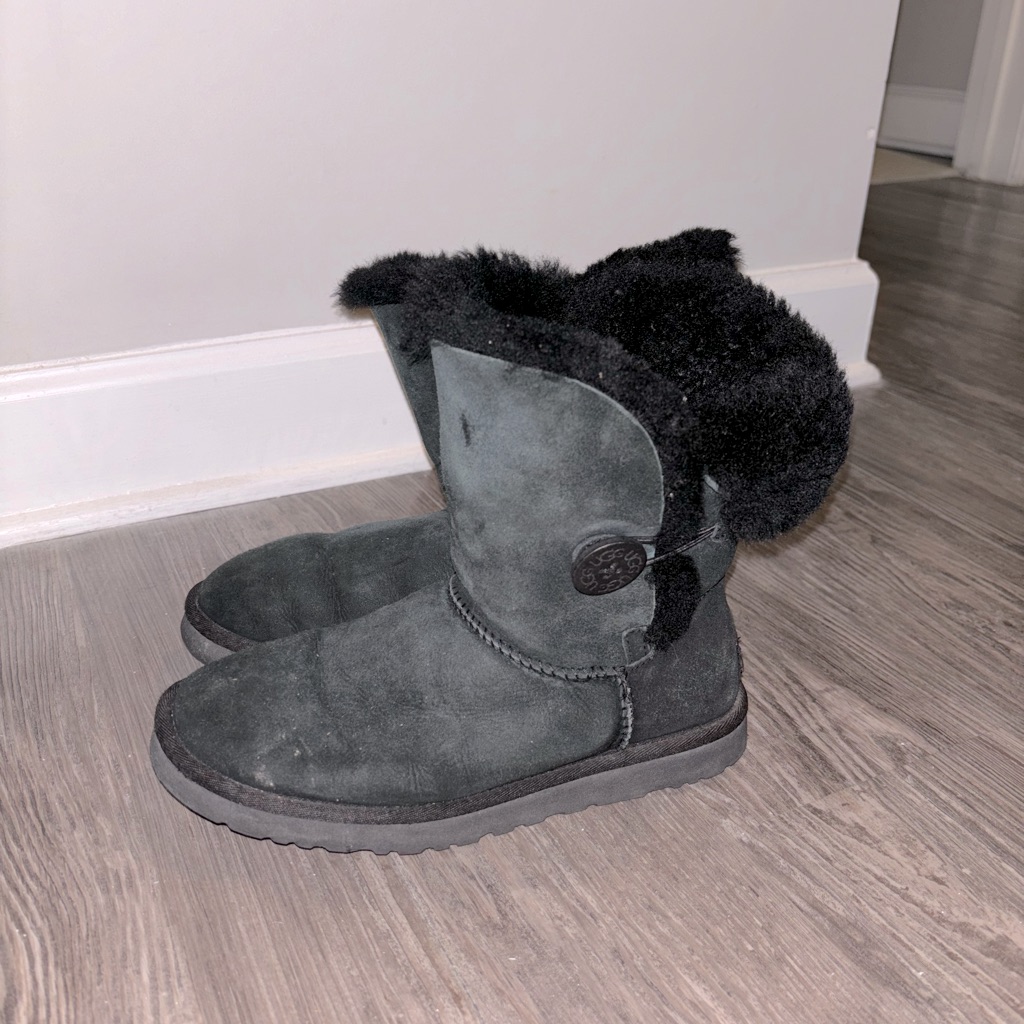 Ugg Mini Bailey Button